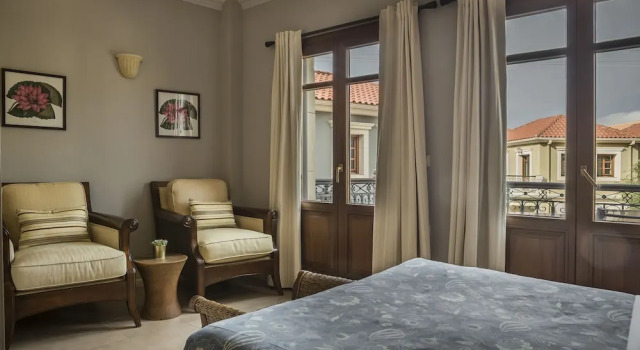 Люкс с балконом и с видом на внутренний двор Balhambra Suites