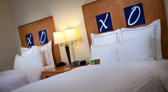 Четырёхместный номер Standard Renaissance Walnut Creek Hotel