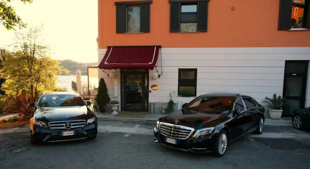 Hotel Lido di Angera, Забронировать Отель Отели Provincia di Varese с парковкой, Парковка
