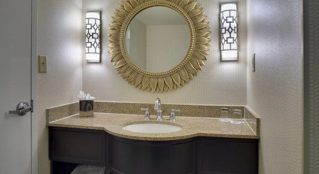 Четырёхместный номер Standard с балконом Charleston Marriott