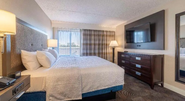 Двухместный люкс c 1 комнатой Hampton Inn Carlstadt At The Meadowlands