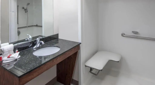 Номер Standard Baymont by Wyndham Cleveland