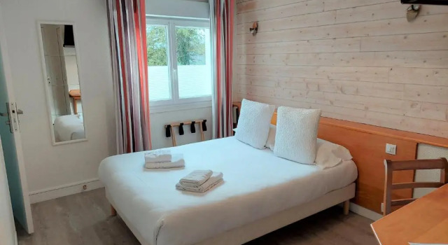 Двухместный номер Economy Logis Hôtel La Rosière----Situé entre BAYEUX et ARROMANCHES