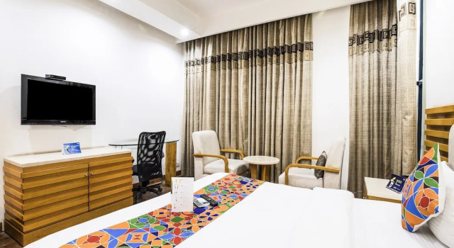 Номер Deluxe FabHotel GRD DLF Square
