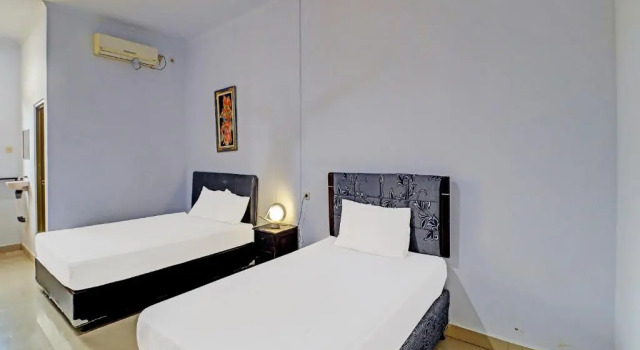 Люкс Capital O 92094 Hotel Kertha