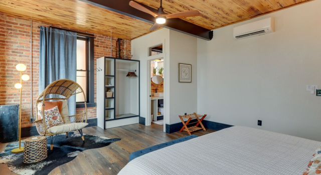 Luxurious Downtown Murphy Vacation Rental Loft!, Rezervasyon Otel Murphy Kuzey Karolina