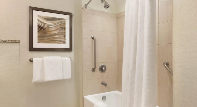 Четырёхместный номер Standard Courtyard Charlotte Airport North
