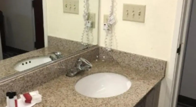 Четырёхместный номер Standard Microtel Inn & Suites by Wyndham Indianapolis Airport