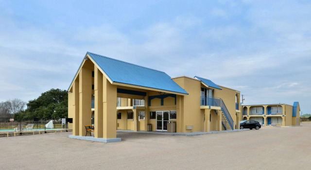 Americas Best Value Inn Schulenburg, Забронировать Отель Отели Шуленбург с завтраком, рядом с Музей Stanzel Model Aircraft, Завтраки
