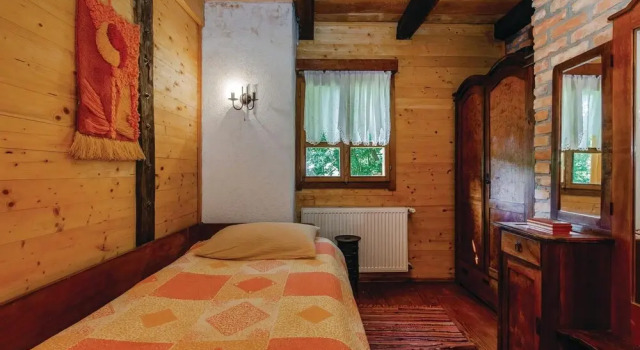 Awesome Home in Breze With Wifi, Outdoor Swimming Pool and 4 Bedrooms