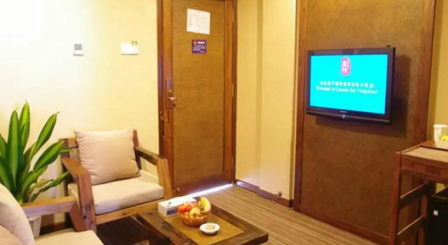 Sunshine 100 You Tan Hotel