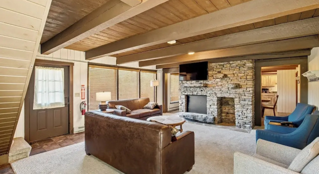 Кровать в общем номере с 6 комнатами Seven Springs Resort Properties by Vail Resorts