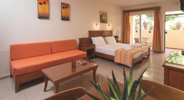 Студия Standard Цокольный этаж с балконом Helios Apartments