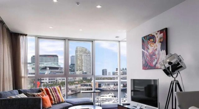 Апартаменты c 1 комнатой с балконом и с видом на воду The Sebel Melbourne Docklands Hotel
