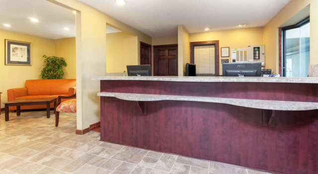 Days Inn by Wyndham Maumee/Toledo, Reserva ahora Hotel Hoteles en Maumee con piscina, Piscina