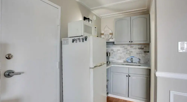 Walk to Shore: Wildwood Crest Studio w/ Pool View!, Забронировать Апартаменты/квартира Вайлдвуд The Wildwoods