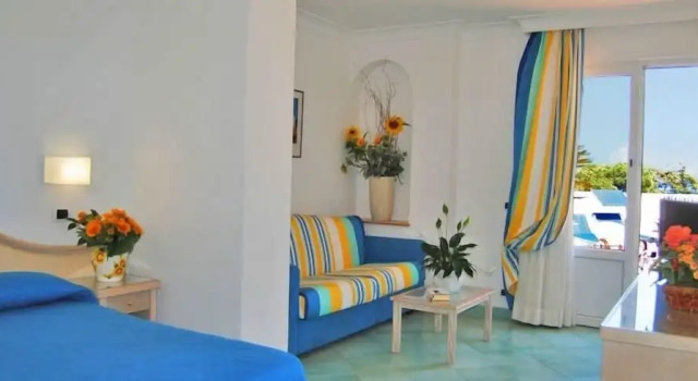 Четырёхместный номер Standard с балконом Hotel Floridiana Terme