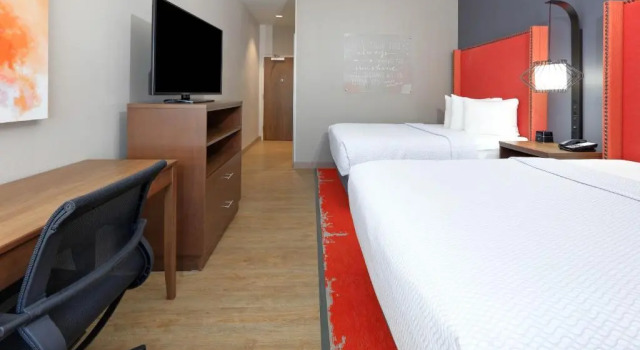Четырёхместный номер Deluxe La Quinta Inn & Suites by Wyndham Lakeway
