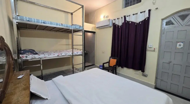 Четырёхместный номер Deluxe Цокольный этаж Hotel Sunset