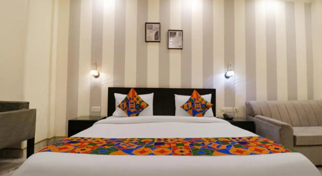 Номер Premium Fabhotel Rr Residency