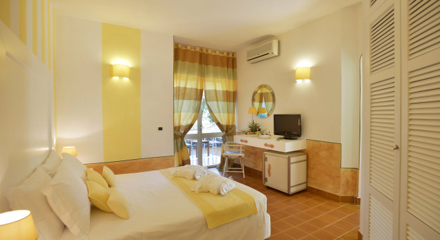 Club Hotel Ancora, Varaa Hotelli Stintino Sardinia North