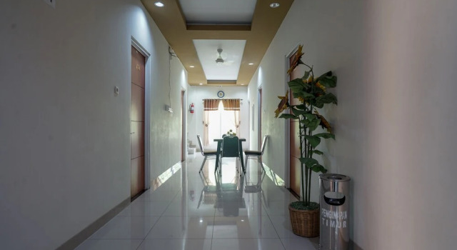 Penginapan Timur by Oyo Rooms, Rezerwuj Hotel Sukarami Sumatra