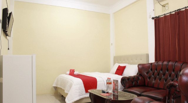 Suite RedDoorz @ Cisaga