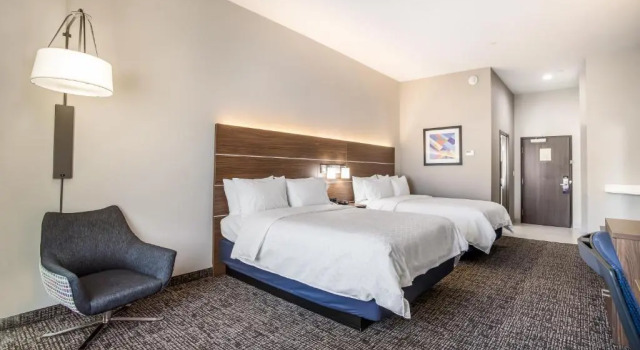 Четырёхместный номер Standard Holiday Inn Express & Suites Tulsa East - Catoosa by IHG