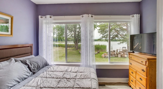 Lakefront Mound Vacation Rental w/ Fire Pit Access, Varaa Hotelli Hotellit Minnesota pysäköinnillä, Pysäköinti