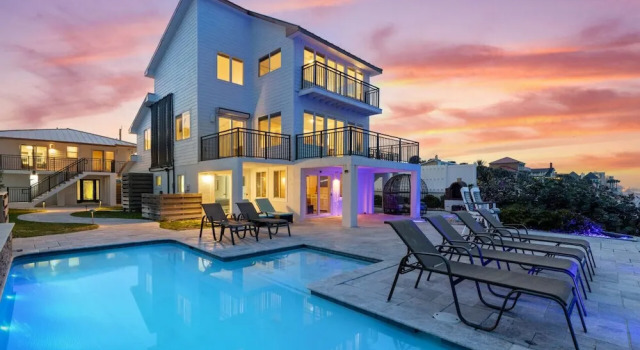 Pool, 7 Bedrooms, Direct Oceanfront, 4 Kitchens, Book Feriehus Wilbur-By-The-Sea Florida