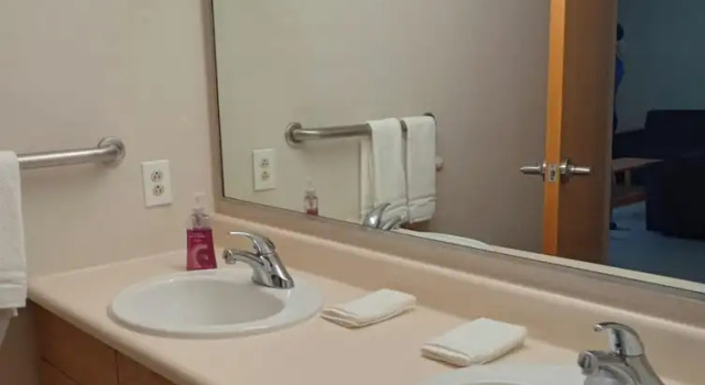 Люкс The Saints Suites at NCCC