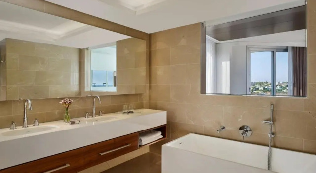 Двухместный номер Superior с балконом The Ritz-Carlton, Herzliya