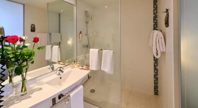Семейный номер Standard Mercure Chartres Centre Cathedrale