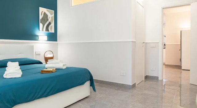 Royal Rooms Portici, Book Hotel Portici Campania