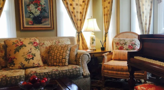 The Carriage House B&B, Book Bed and Breakfast Ocean Grove 