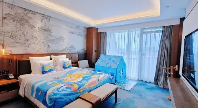 Czteroosobowy rodzinny suite 2 sypialnie z widokiem na miasto Pullman Yuxi Falcon