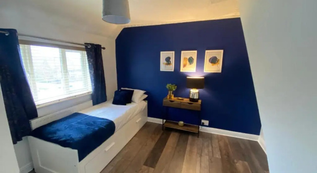 Коттедж Large Home, Close to BHX, NEC, JLR, 4 Double beds!