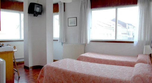 Hostal Charo II, Забронировать Отель Сантьяго-де-Компостела А-Корунья, рядом с Собор Святого Иакова