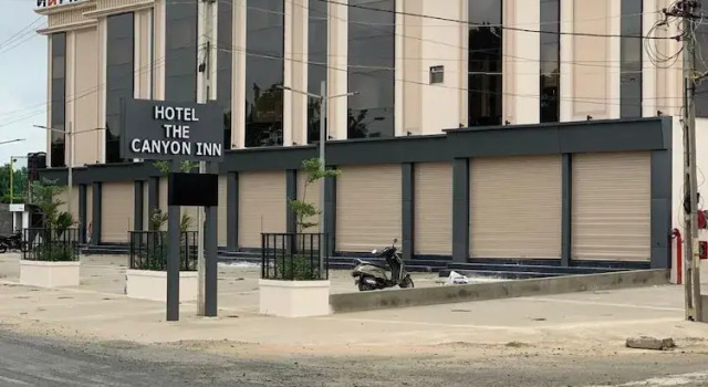 StayGuru The Canyon Inn, Rezerwuj Hotel Hotele w Bhuj z parkingiem, Parking