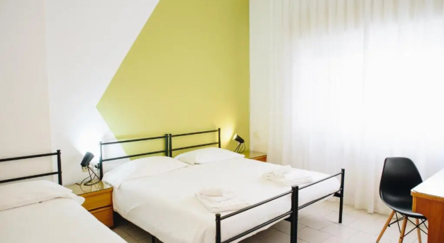 Standard Dreier Zimmer UniHo Hostel