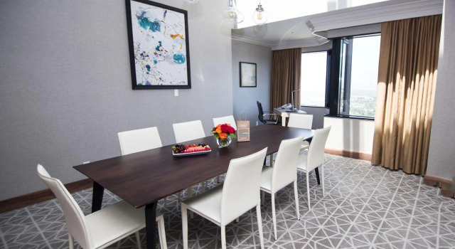 Двухместный люкс Diplomat Hilton Los Angeles-Universal City