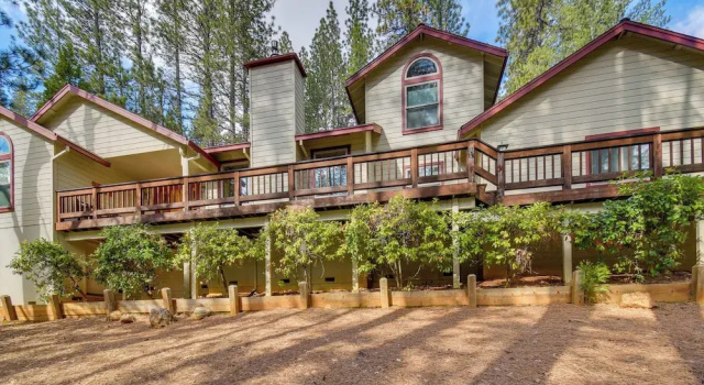 Коттедж Hot Tub + Pool Table: Cabin Near Calaveras Park!