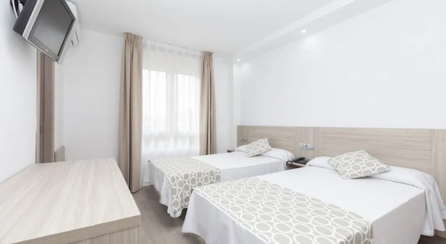 Трёхместный семейный номер Standard Hotel Olympia Ronda II
