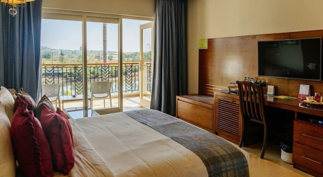 Номер Standard с балконом и с видом на реку Acron Waterfront Resort