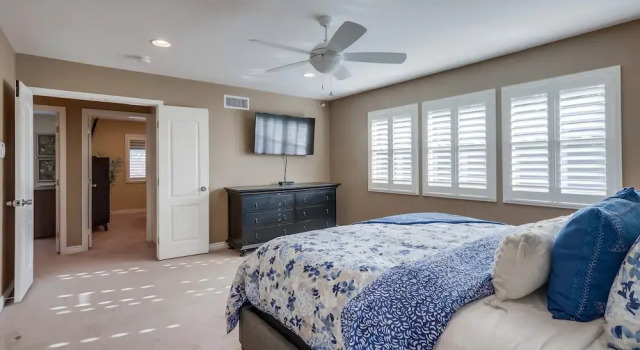 Beautiful Backyard Oasis 5 bedroom 3 Bathroom Home