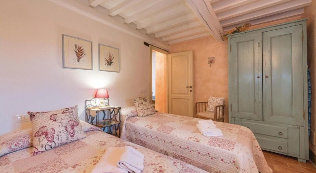 Lolivo, Prenota Hotel Buti Toscana