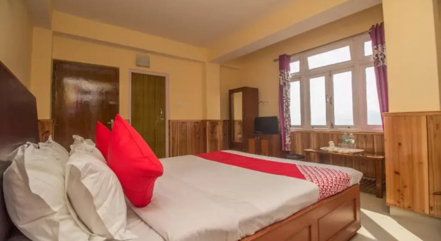 North Point Hotel by OYO Rooms