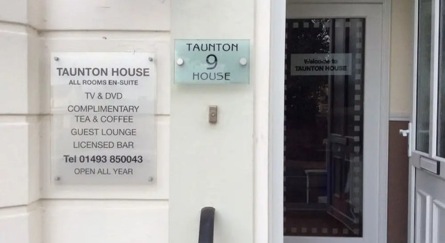 Taunton House, Забронировать Гостевой дом Отели Грейт-Ярмут с парковкой, рядом с Palace Casino, Парковка