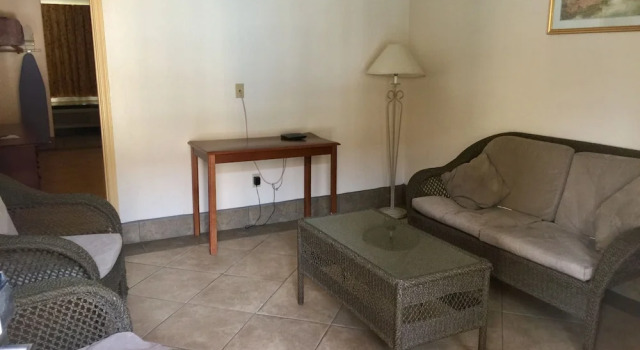 Четырёхместный семейный номер Standard с видом на бассейн Texas Inn and Suites RGV