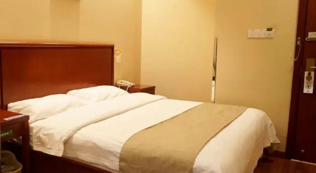 Двухместный номер Standard GreenTree Inn Jiaxing ZhongHuan South Road Zhonggang City Express Hotel